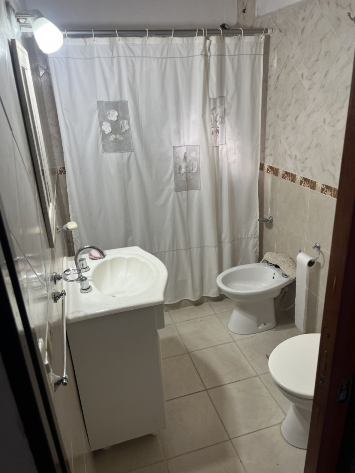 Chalet 4 ambientes - Calle 6 N°2048 e/ 47 y 48 - V5