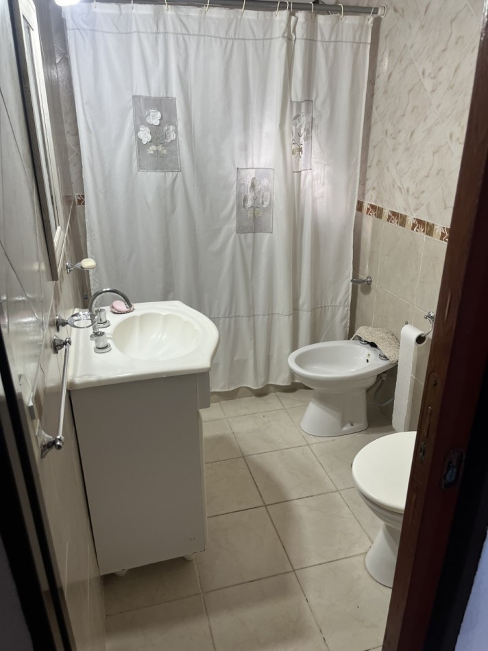Chalet 4 ambientes - Calle 6 N°2048 e/ 47 y 48 - V5