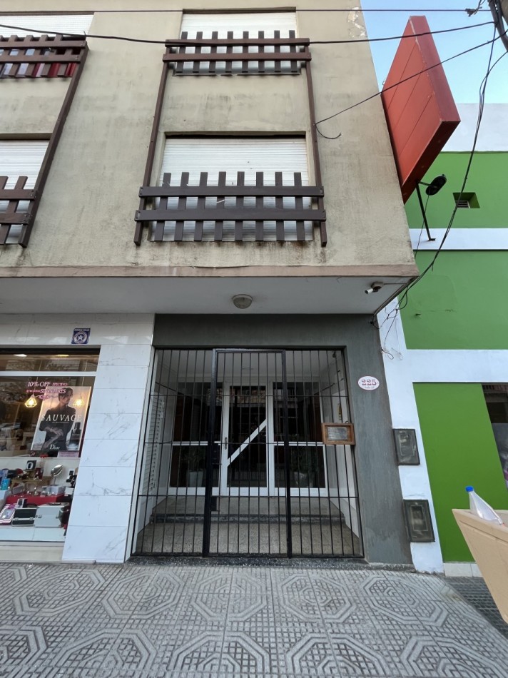Depto. 2 ambientes - Calle 33 N°225 -V71