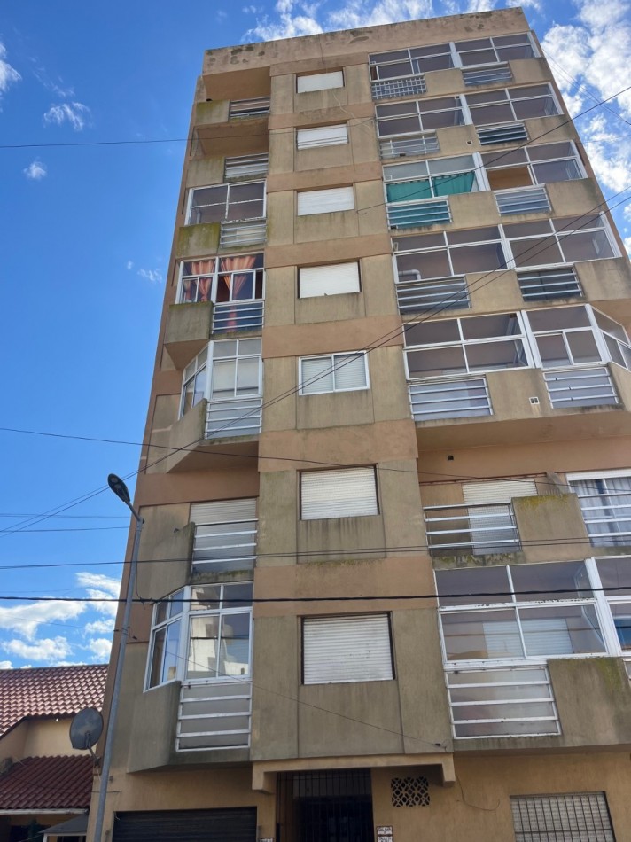 Depto. 2 ambientes - Calle 33 N°267-269 e/2 y 3 - V52