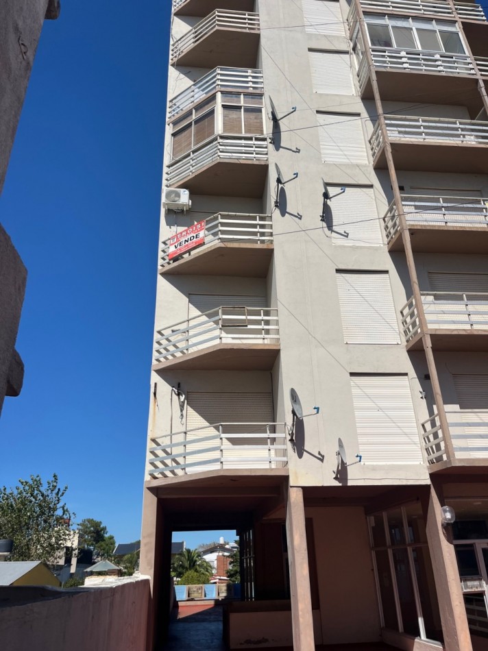 Depto. 2 ambientes - Calle 43 N°250 entre 2 y 3 - V15