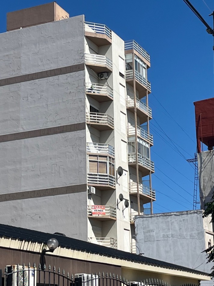 Depto. 2 ambientes - Calle 43 N°250 entre 2 y 3 - V15