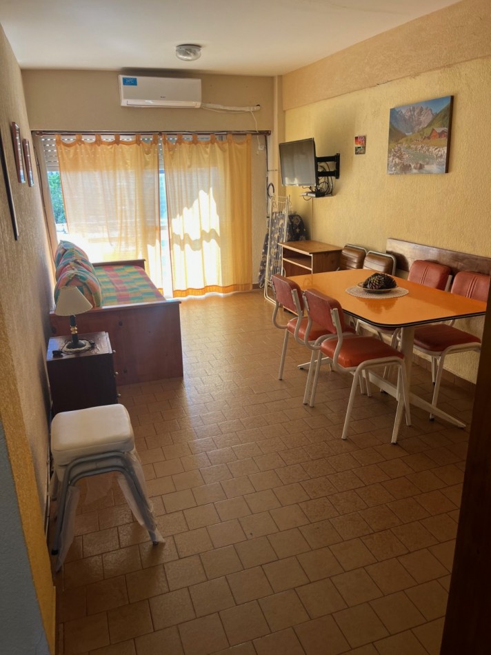 Depto. 2 ambientes - Calle 43 N°250 entre 2 y 3 - V15