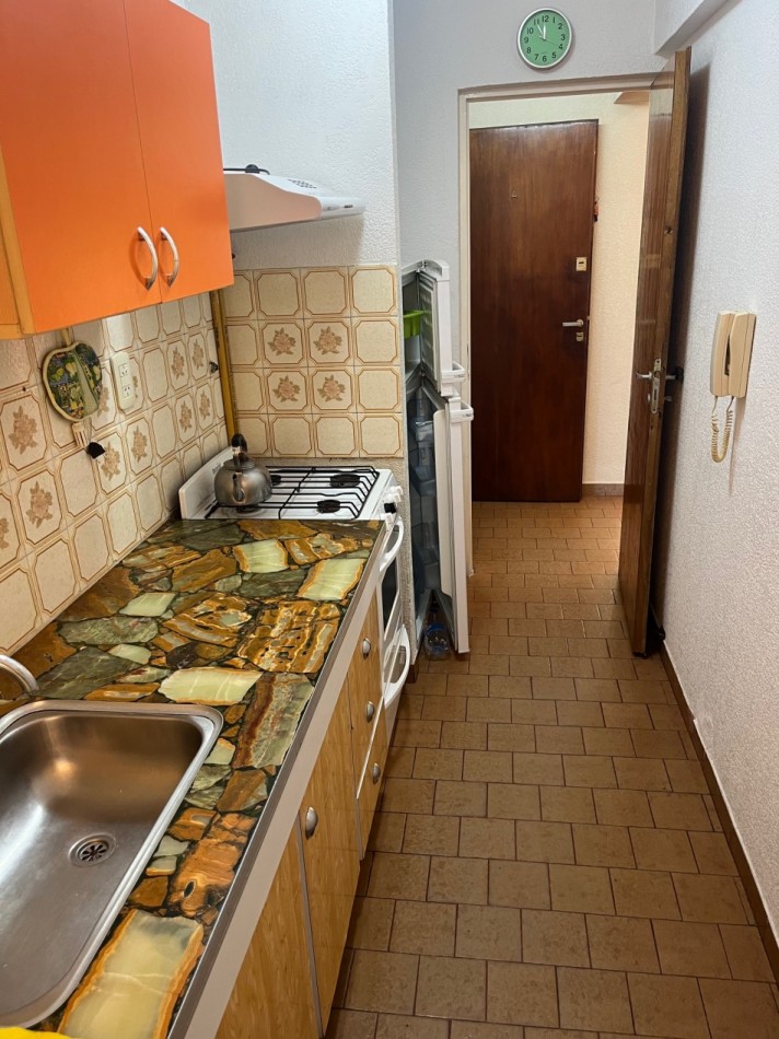 Depto. 2 ambientes - Calle 43 N°250 entre 2 y 3 - V15