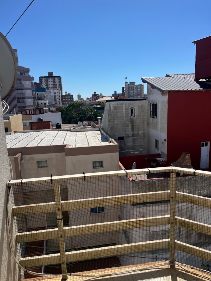 Depto. 2 ambientes - Calle 43 N°250 entre 2 y 3 - V15