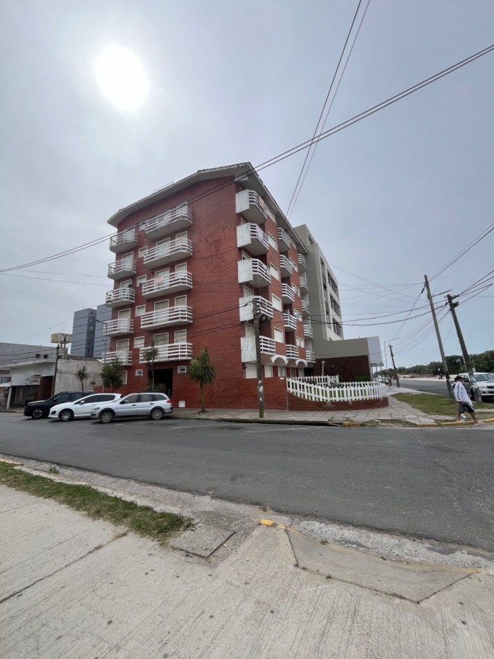 Depto. 3 ½ ambientes c/ cochera Frente al Mar - Calle 39 esq. Costanera - V18