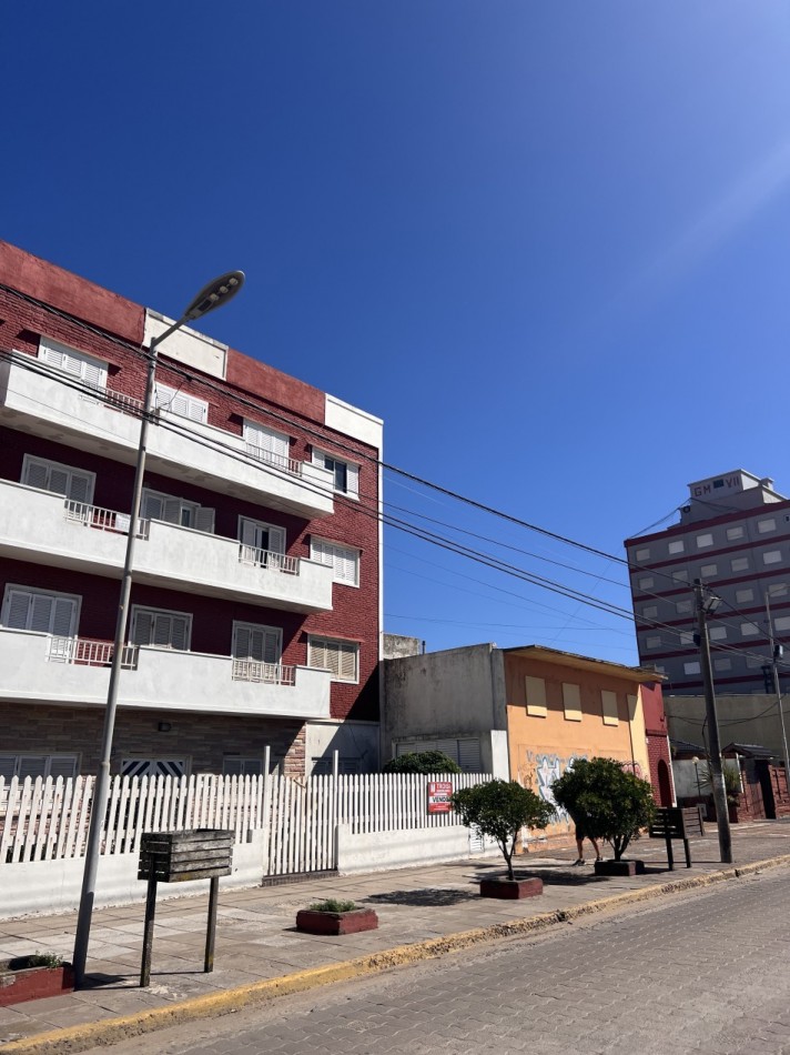 Depto. 3 ambientes - Av. Costanera N°651 - V27