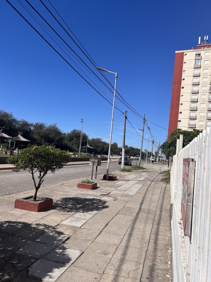 Depto. 3 ambientes - Av. Costanera N°651 - V27
