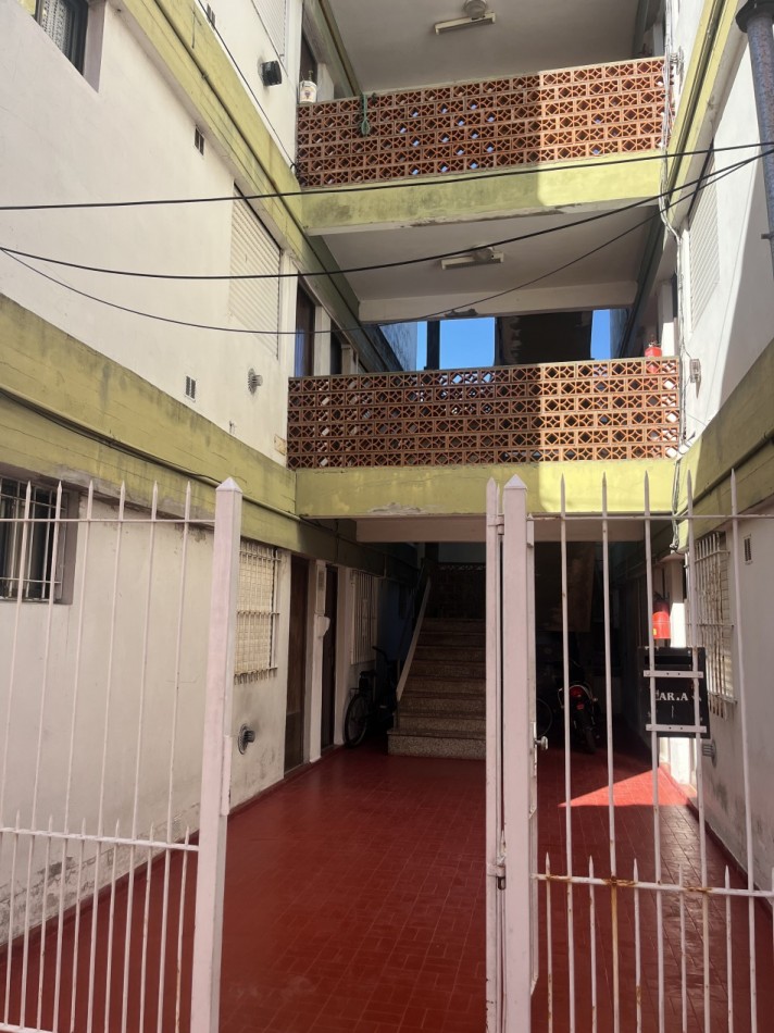Depto. 2 ambientes - Calle 5 N°878 e/ 35 y 36 - V39