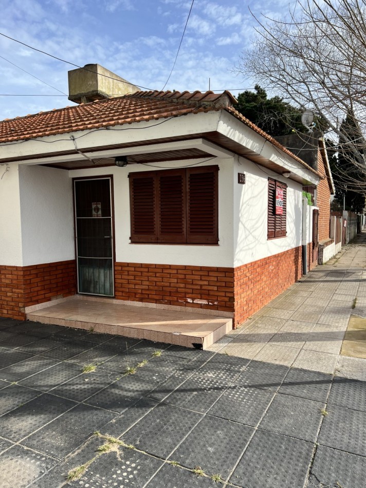 Chalet 3 ambientes - Calle 48 N°236 e/ 2 y 3 - V22