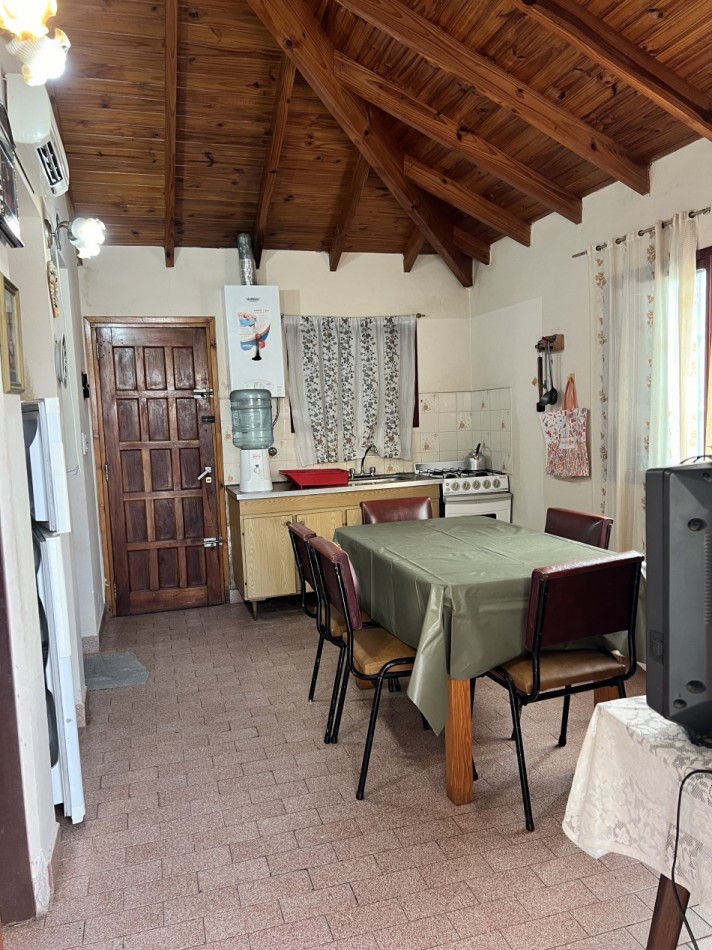 Chalet 3 ambientes - Calle 48 N°236 e/ 2 y 3 - V22