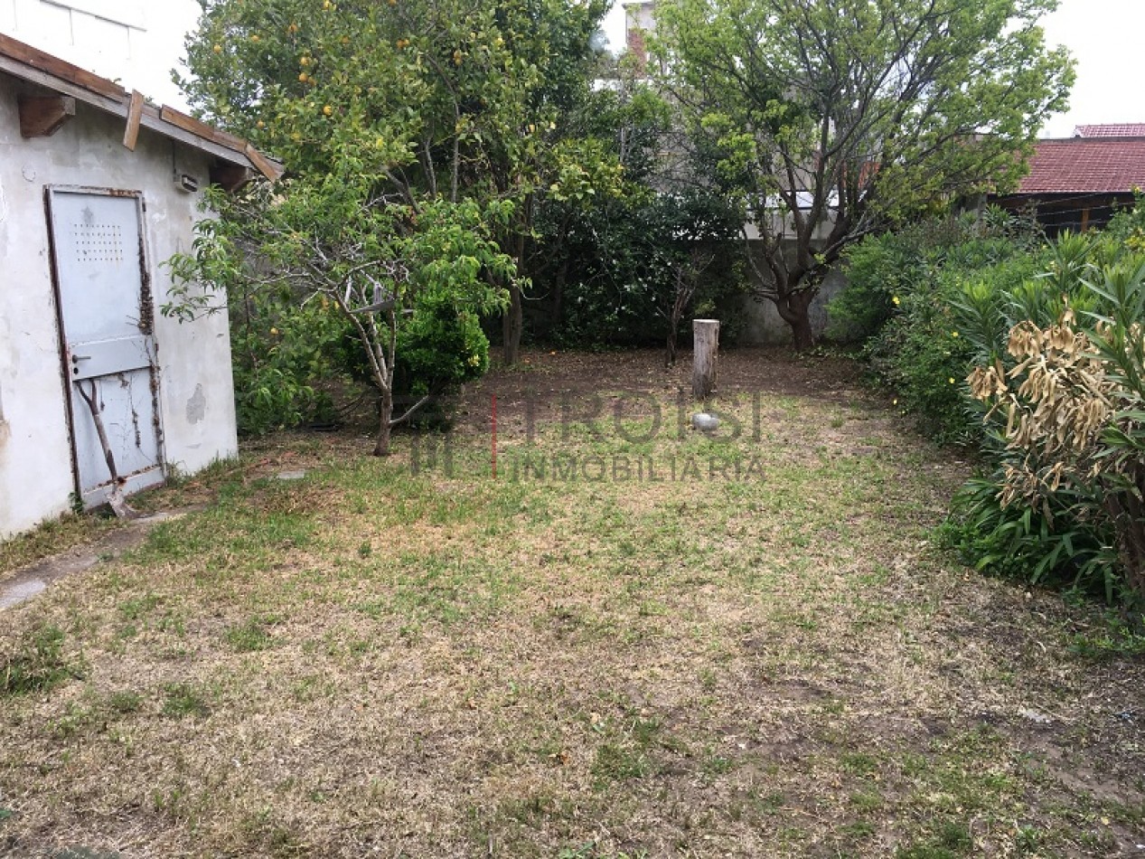 Chalet 3 ambientes + Monoambiente -  Calle 30 e/ 5 y 6 - V37
