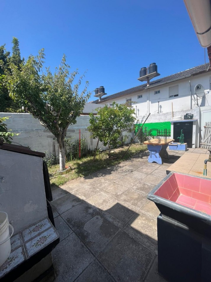Chalet 4 ambientes - Calle 6 e/29 y 30 - V24