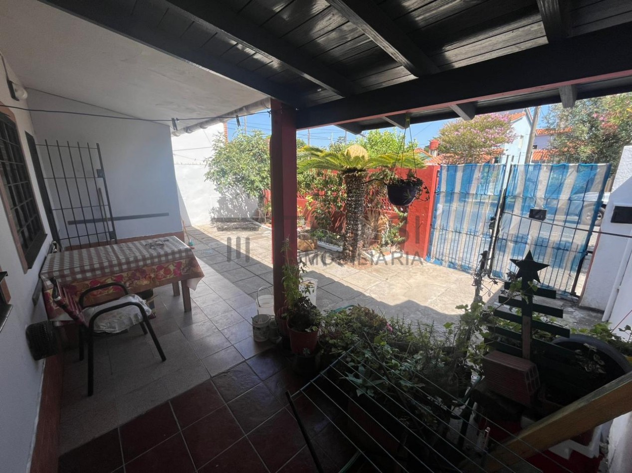 Chalet 4 ambientes - Calle 6 e/29 y 30 - V24