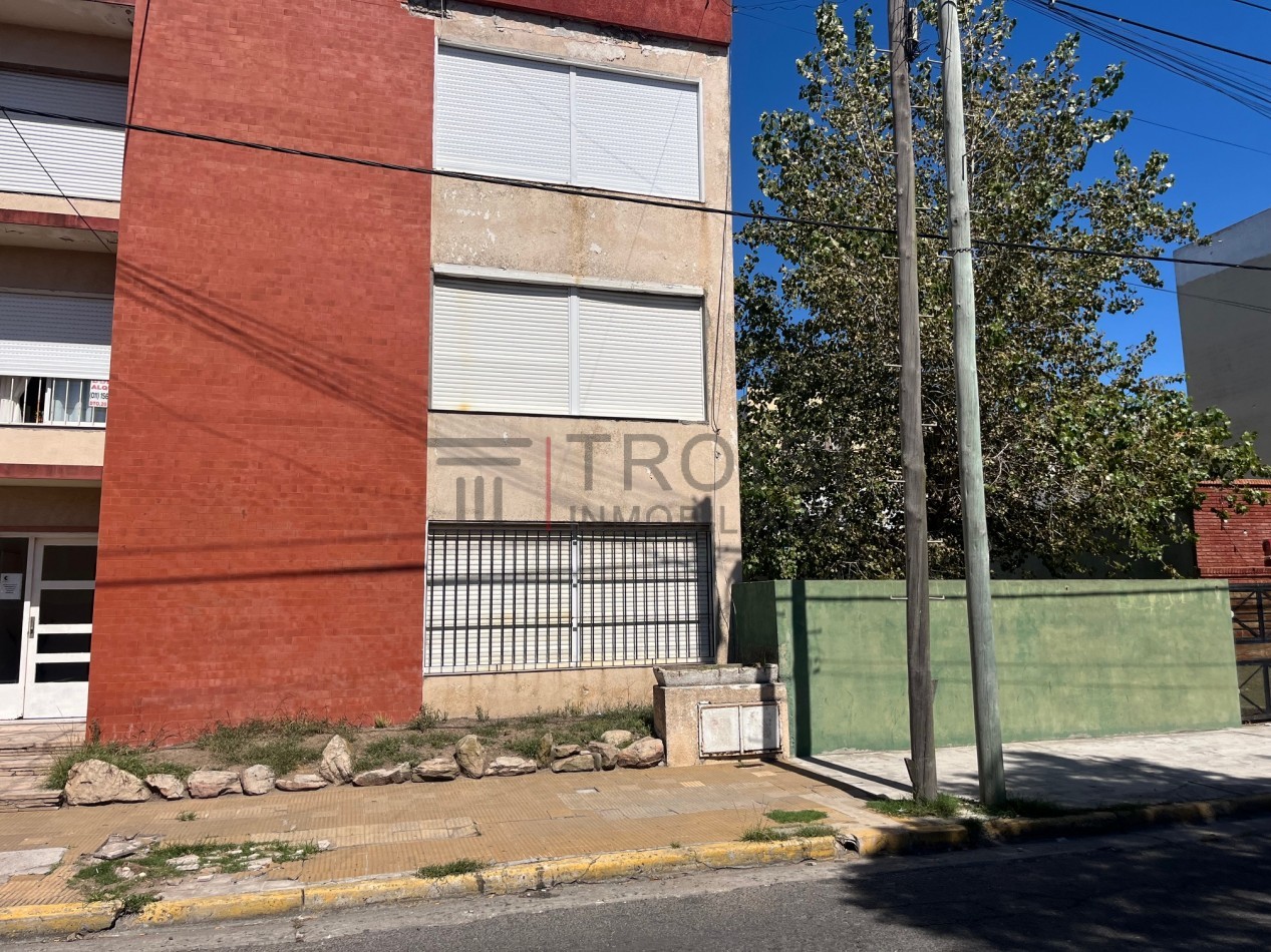 V12 - Depto. 2 ambientes - Calle 35 e/2 y 3