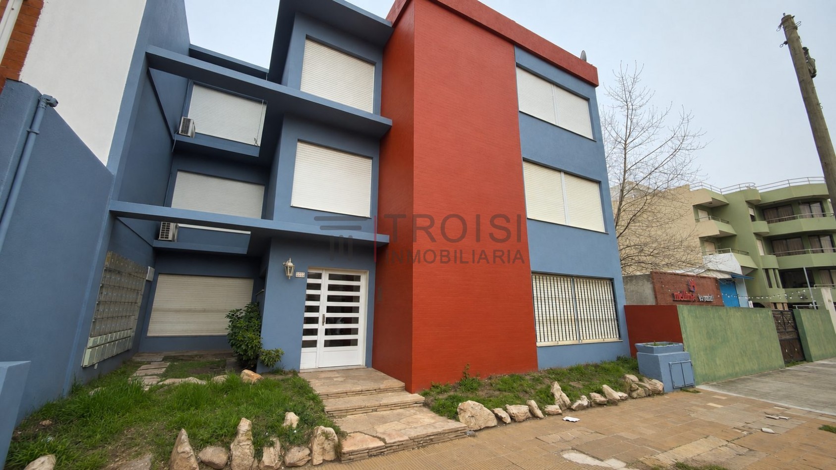 V12 - Depto. 2 ambientes - Calle 35 e/2 y 3
