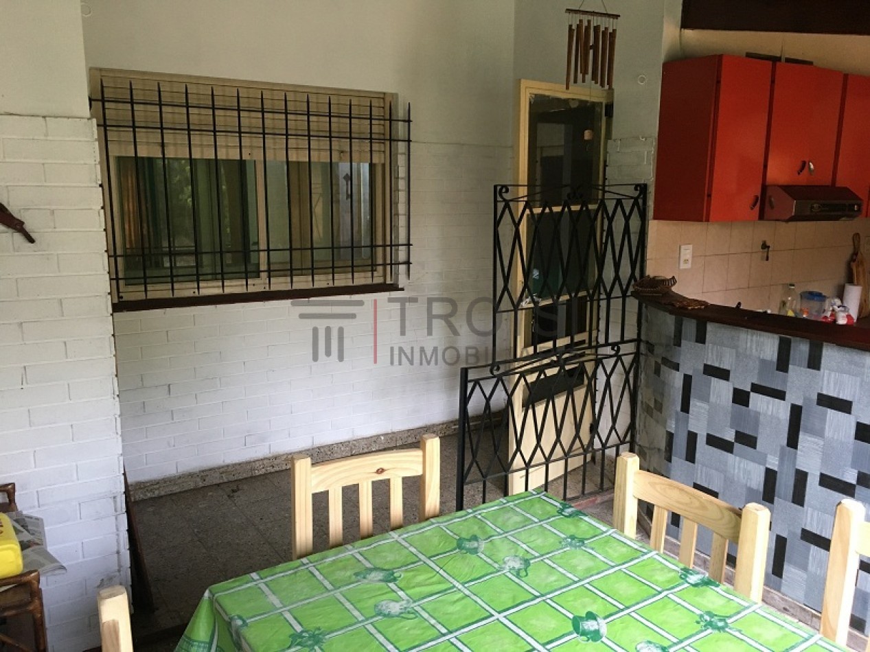 Chalet 3 ambientes + Monoambiente -  Calle 30 e/ 5 y 6 - V37