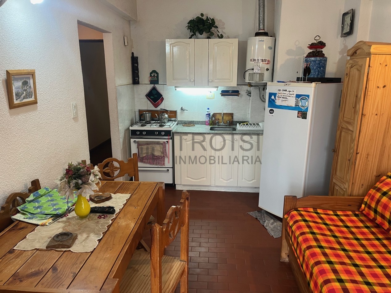 Depto. 2 ambientes - Calle 33 e/2 y 3 - V52
