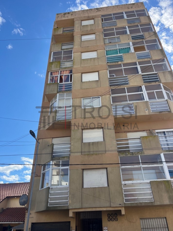 Depto. 2 ambientes - Calle 33 e/2 y 3 - V52
