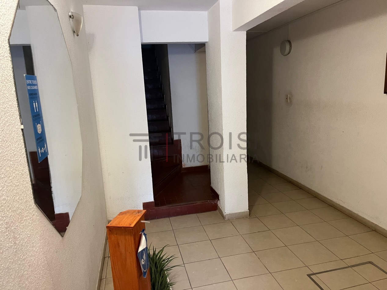 Depto. 2 ambientes - Calle 33 e/2 y 3 - V52