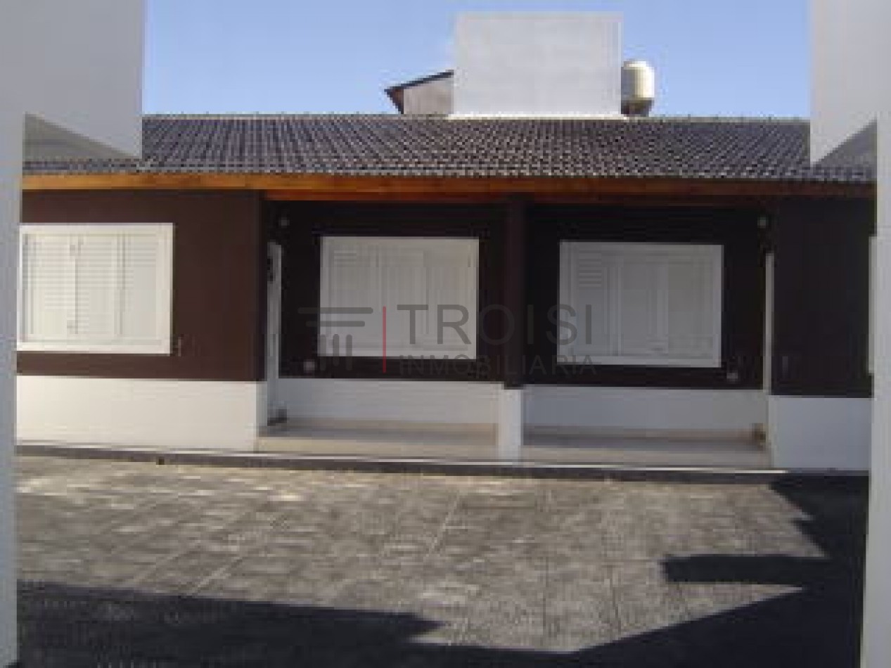 644 - Chalet de 3 ambientes - Calle 64 e/1 y 2