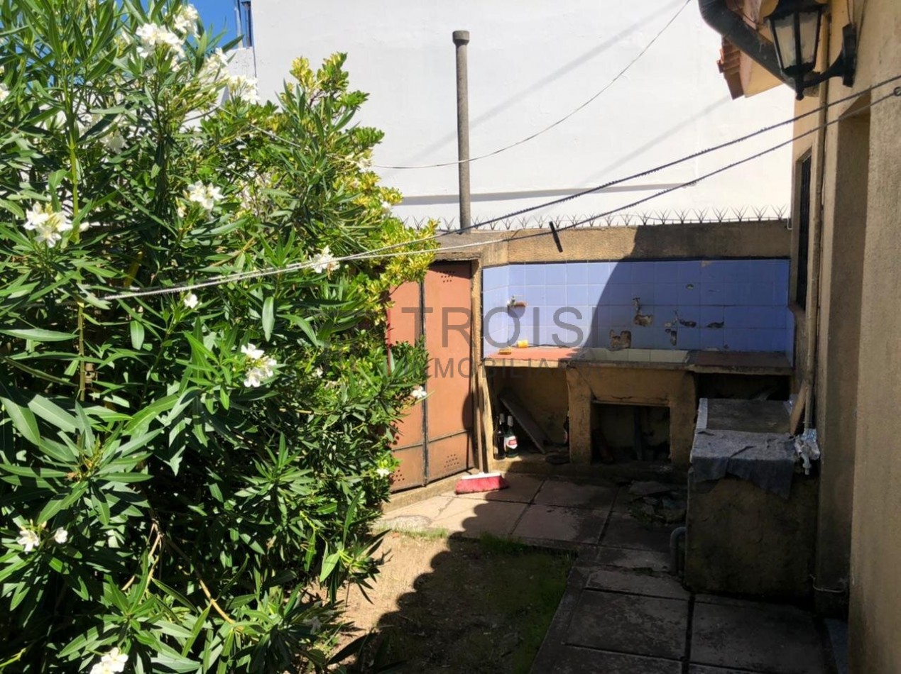 Chalet 3 ambientes - Calle 35 e/ 7 y 8 - V42