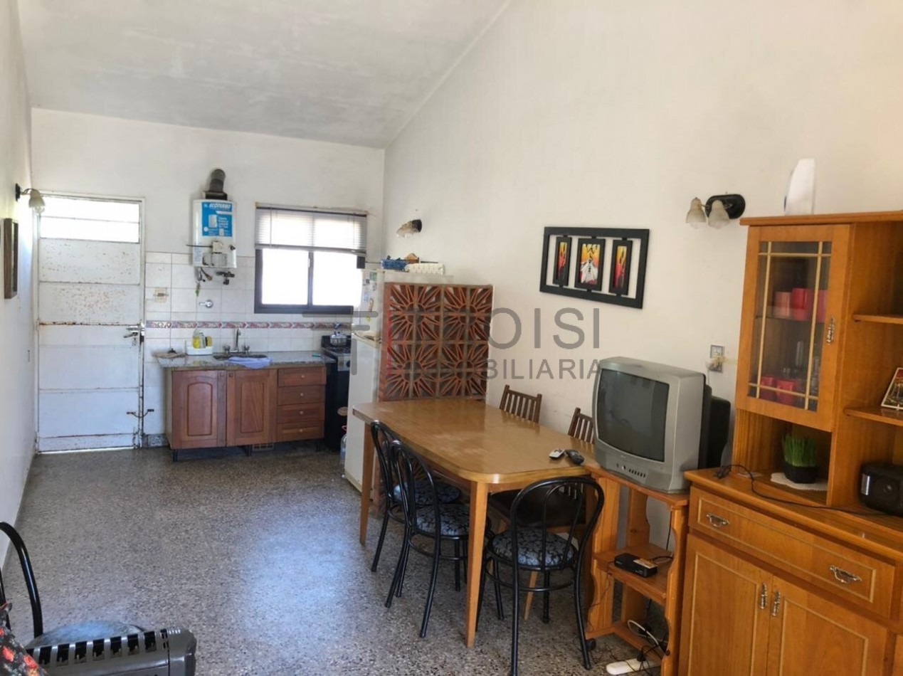 Chalet 3 ambientes - Calle 35 e/ 7 y 8 - V42