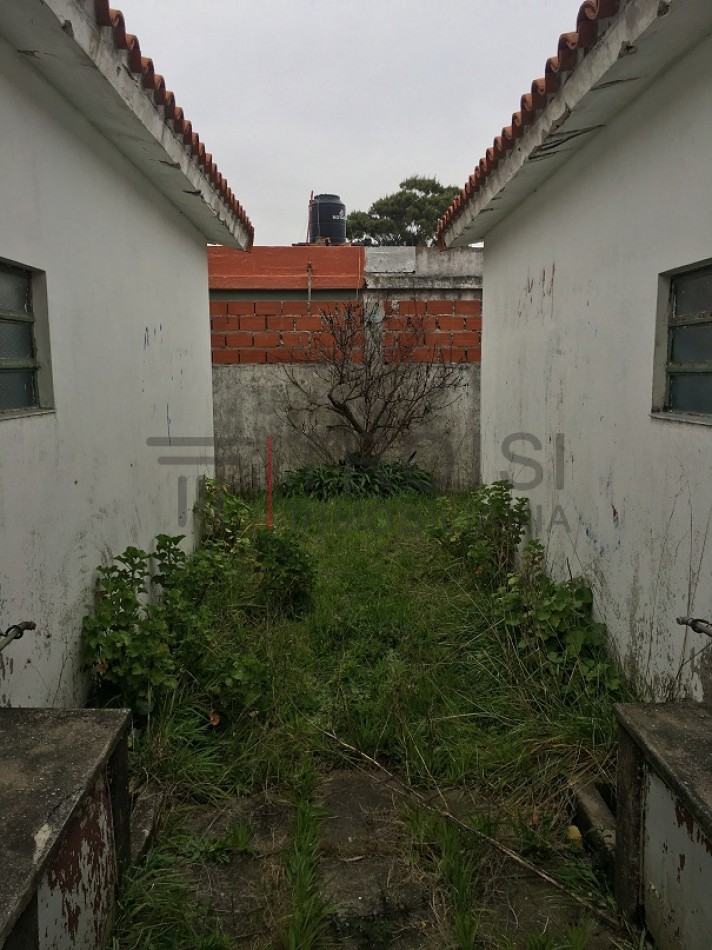 2 Chalets de 2 ambientes - Calle 28 e/5 y 6 - V44
