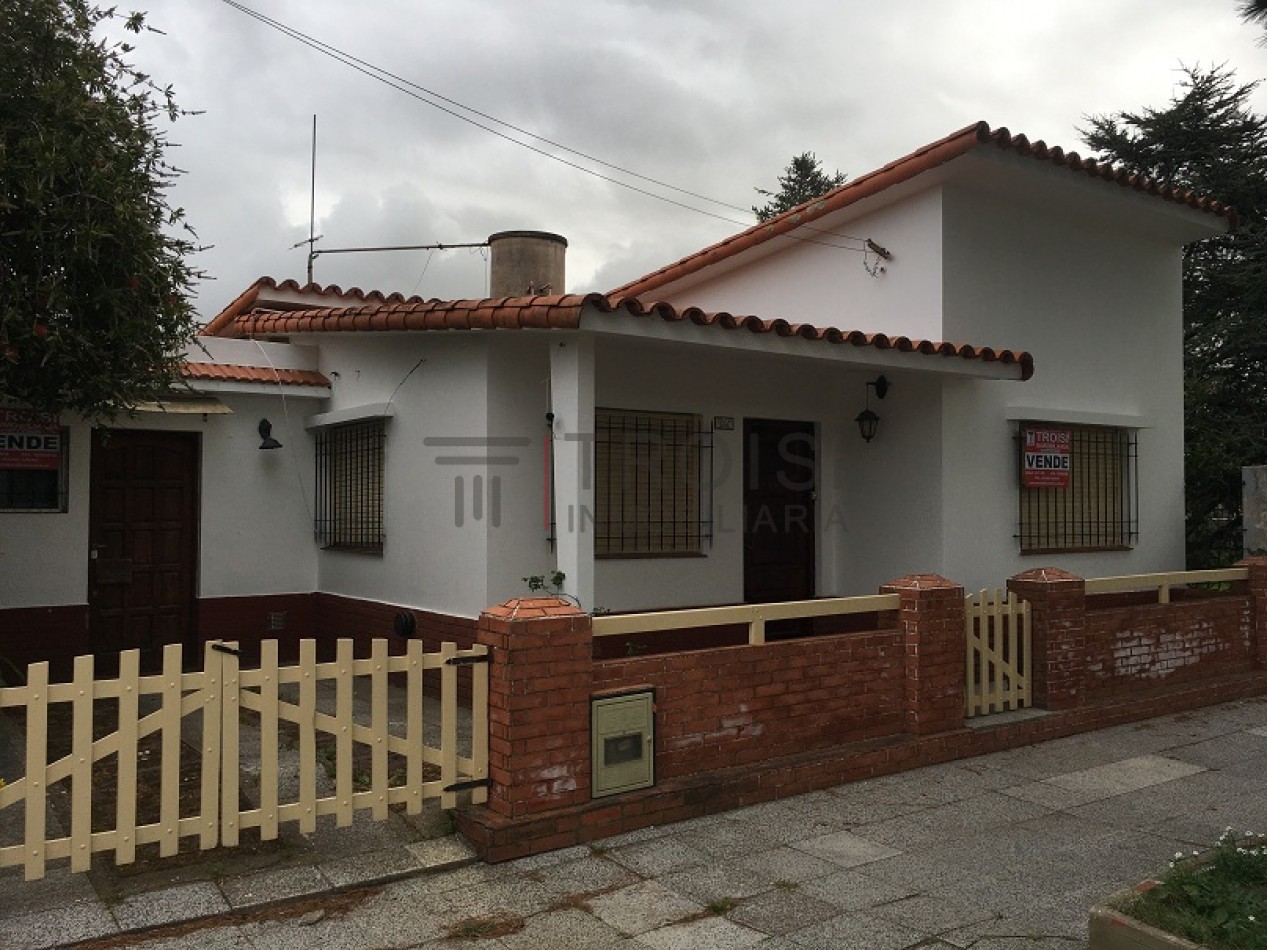 Monoambiente + Chalet 3 ambientes - Calle 30 e/ 5 y 6 - V37