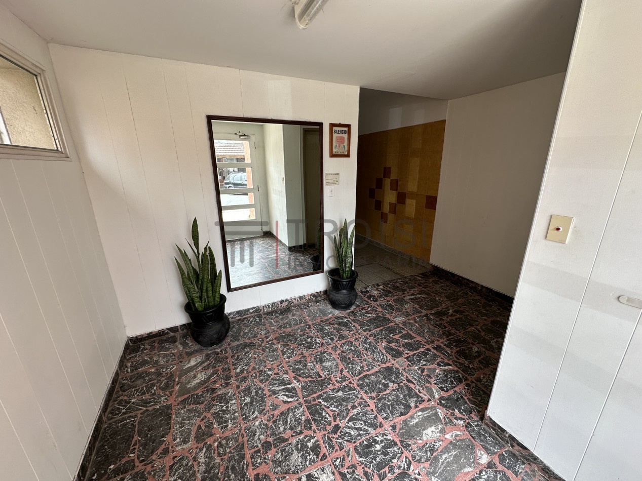 Depto. 3 ambientes - Calle 35 e/2 y 3 - V50