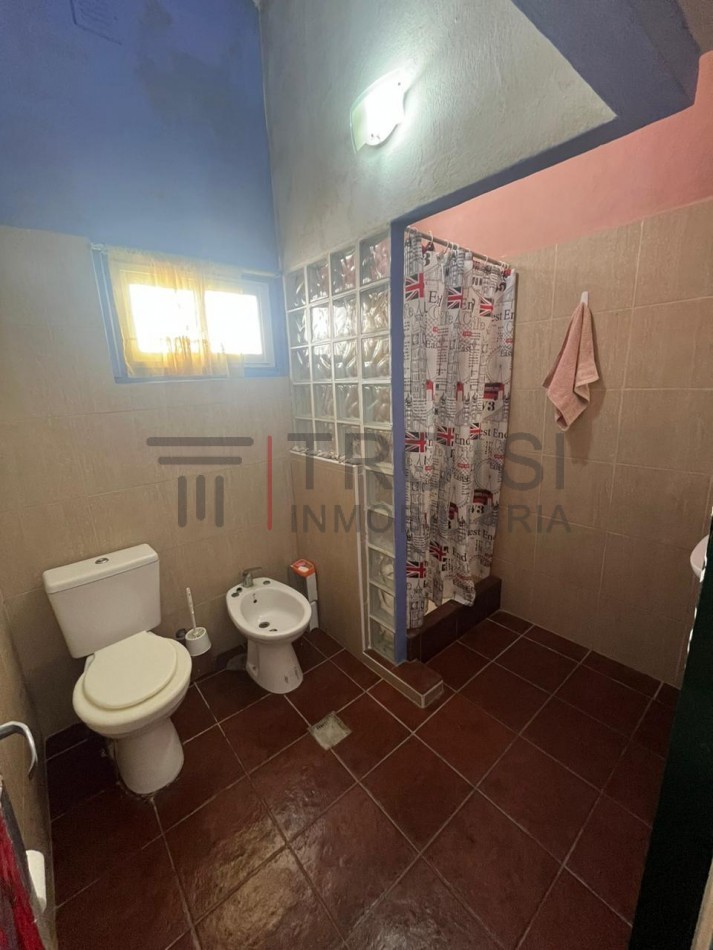 Chalet 4 ambientes - Calle 6 e/29 y 30 - V24