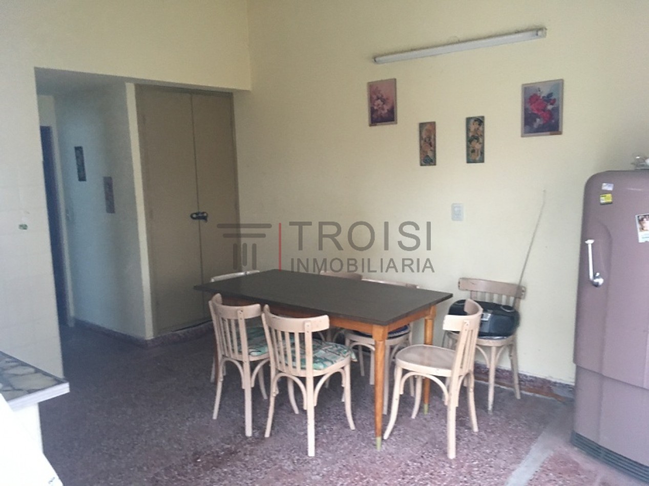 2 Chalets de 2 ambientes - Calle 28 e/5 y 6 - V44