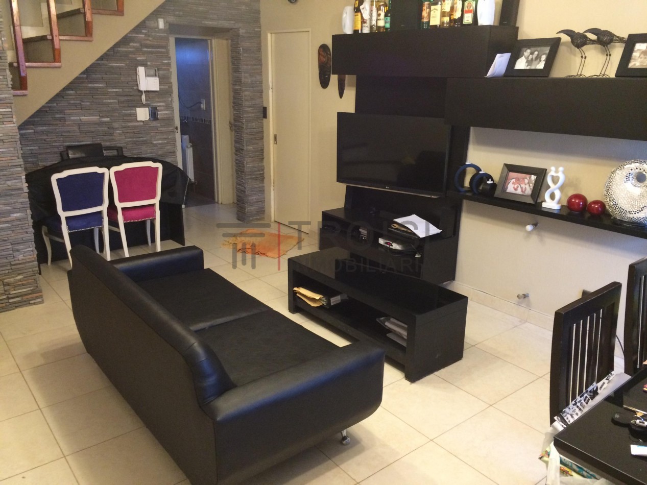 Duplex 4 ambientes - Calle Mendoza 582, Barrio Santa Teresita sobre el Monte - Mendoza 