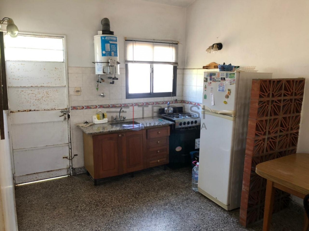 Chalet 3 ambientes - Calle 35 e/ 7 y 8 - V42
