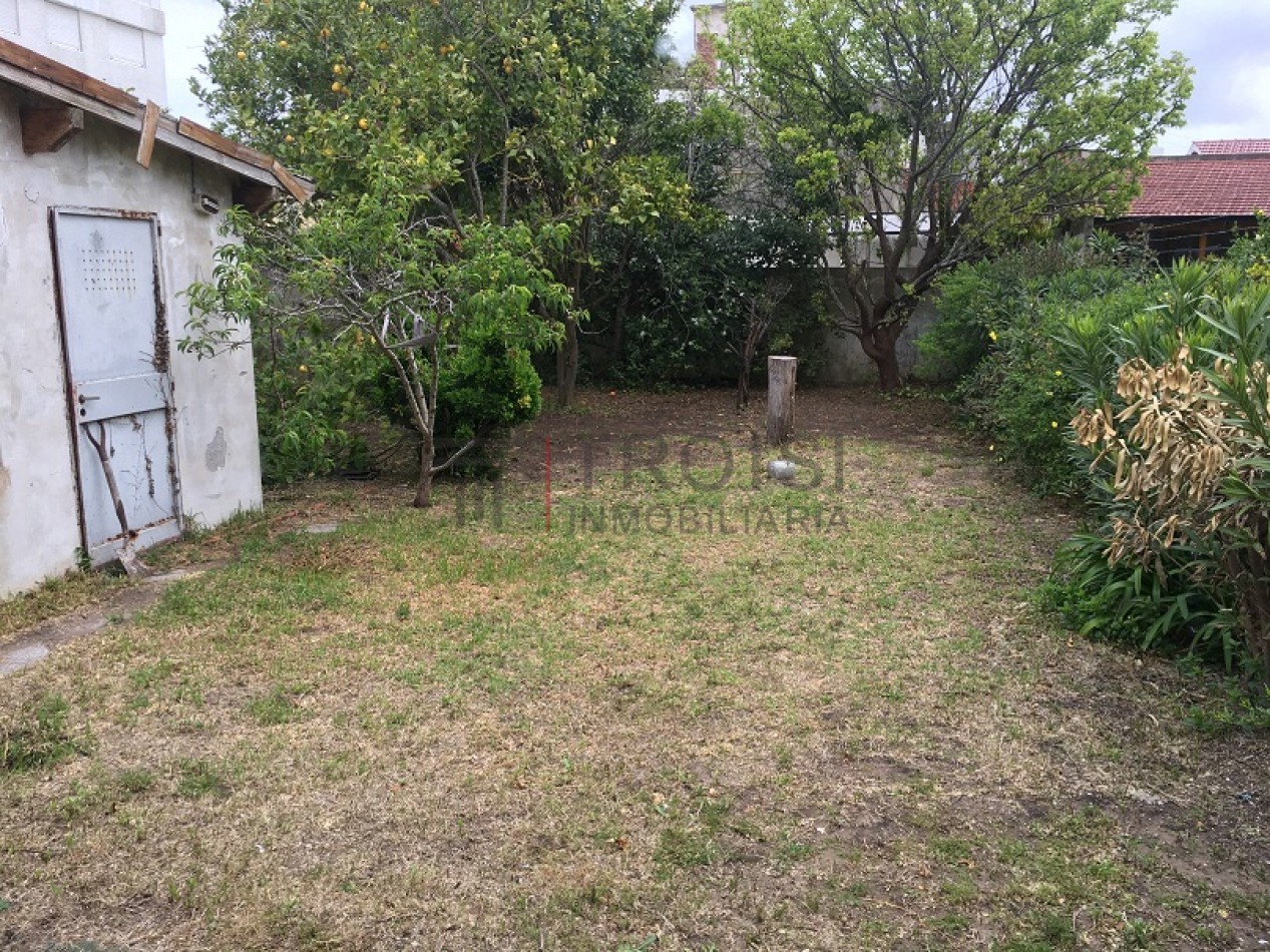 Monoambiente + Chalet 3 ambientes - Calle 30 e/ 5 y 6 - V37
