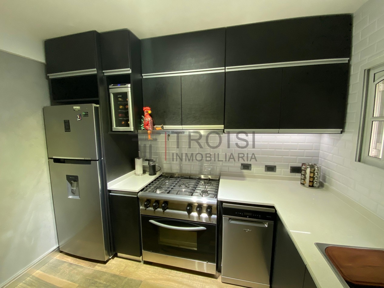 Duplex 4 ambientes - Calle Mendoza 582, Barrio Santa Teresita sobre el Monte - Mendoza 