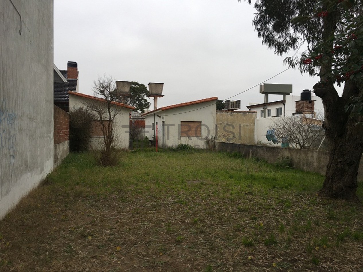 2 Chalets de 2 ambientes - Calle 28 e/5 y 6 - V44