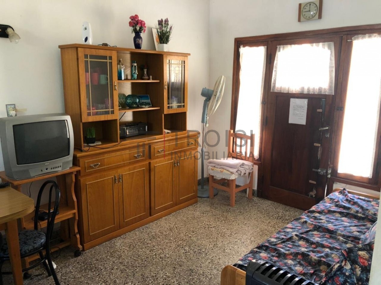 Chalet 3 ambientes - Calle 35 e/ 7 y 8 - V42