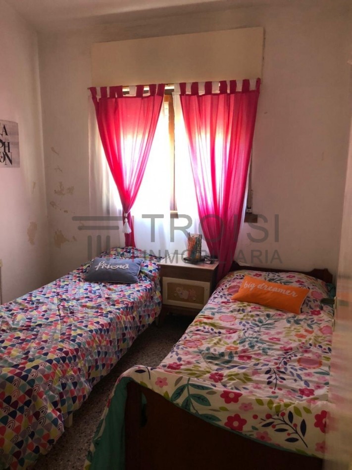 Chalet 3 ambientes - Calle 35 e/ 7 y 8 - V42