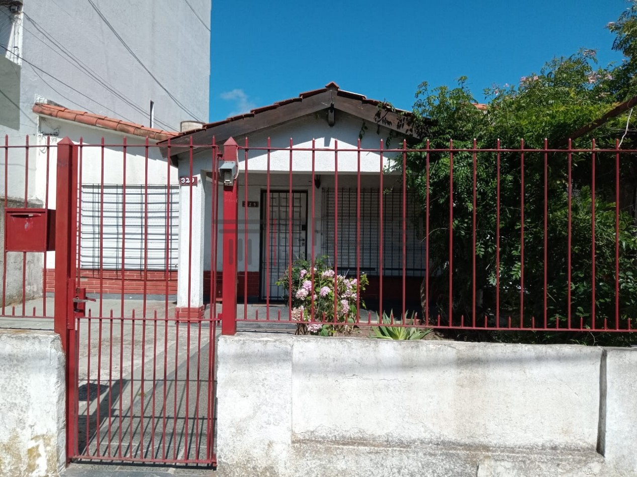 Chalet 3 ambientes + 2 departamentos  - Calle 5 e/30 y 31 - V54