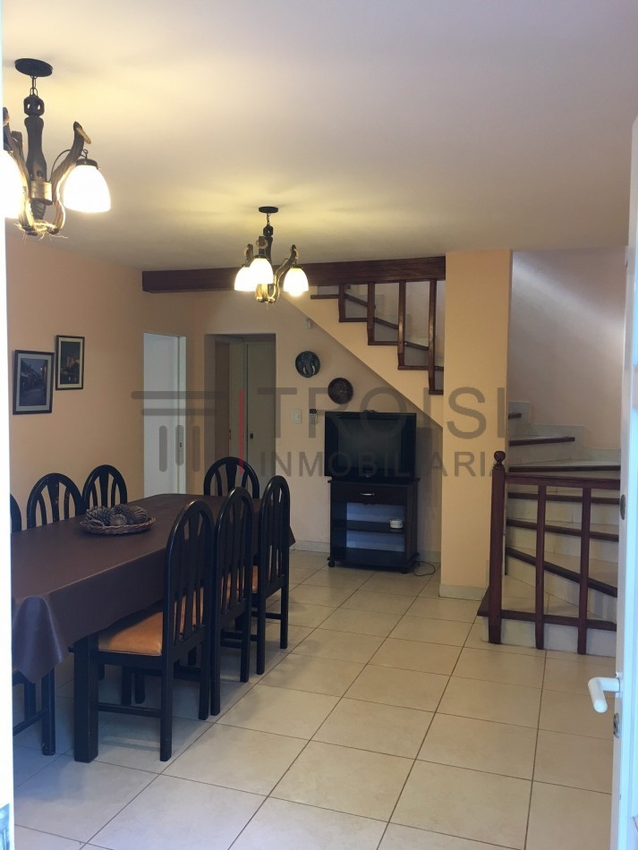 Duplex 4 ambientes - Calle Mendoza, Barrio Santa Teresita sobre el Monte - Mendoza 