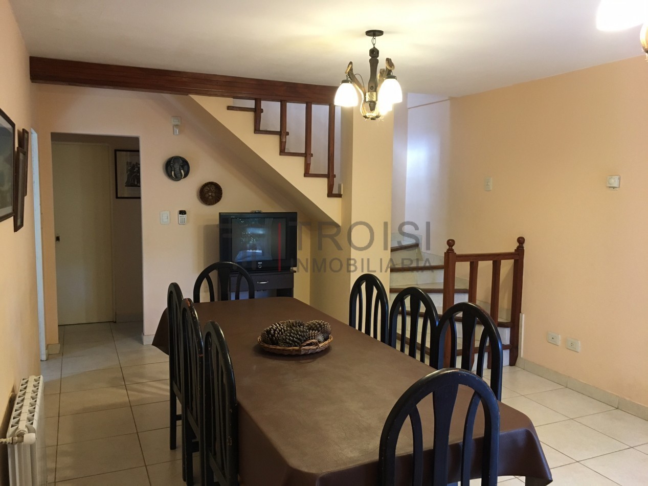 Duplex 4 ambientes - Calle Mendoza, Barrio Santa Teresita sobre el Monte - Mendoza 