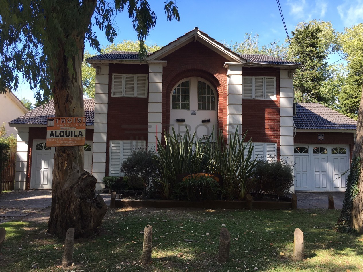 Duplex 4 ambientes - Calle Mendoza, Barrio Santa Teresita sobre el Monte - Mendoza 