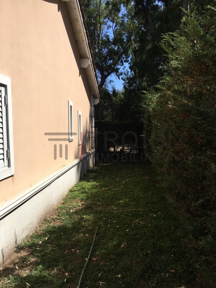 Duplex 4 ambientes - Calle Mendoza, Barrio Santa Teresita sobre el Monte - Mendoza 