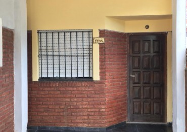 Duplex 3 ambientes - Calle 6 N°2235 e/ 49 y 50 - V47