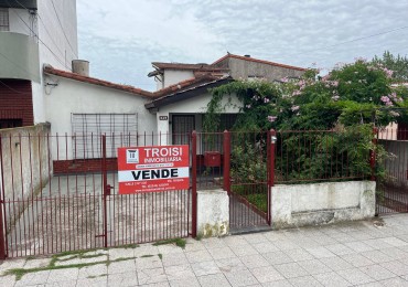 Chalet 3 ambientes + 2 departamentos  - Calle 5 e/30 y 31 - V54