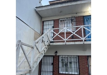 Duplex 3 ambientes - Calle 44 N°167 e/ 1 y 2 - V13