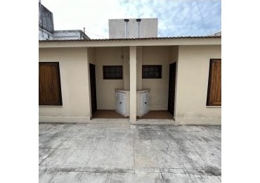 Depto. 2 ambientes tipo chalet - Calle 3 N°1212 e/39 y 40 - V61B