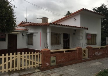Chalet 3 ambientes + Monoambiente -  Calle 30 e/ 5 y 6 - V37