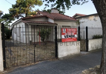 Chalet 4 ambientes - Calle 3 e/33 y 34 - V73